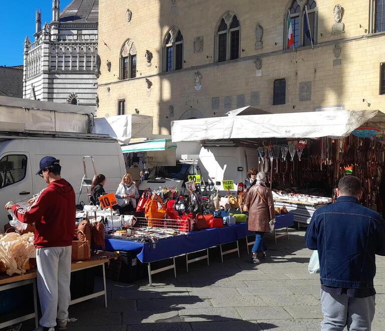 Pistoia, vigili non avvertiti del mercato e gli ambulanti prendono la multa<br>
