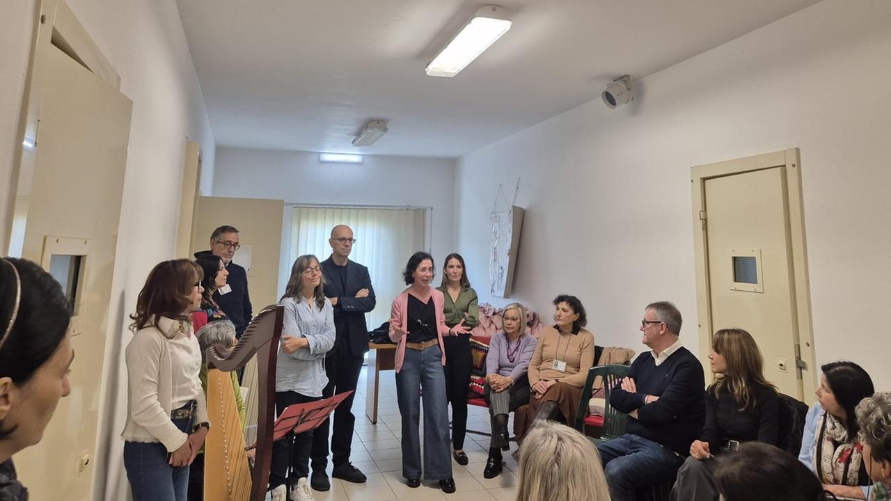 Per la giornata della donna “Un sorriso oltre le sbarre”