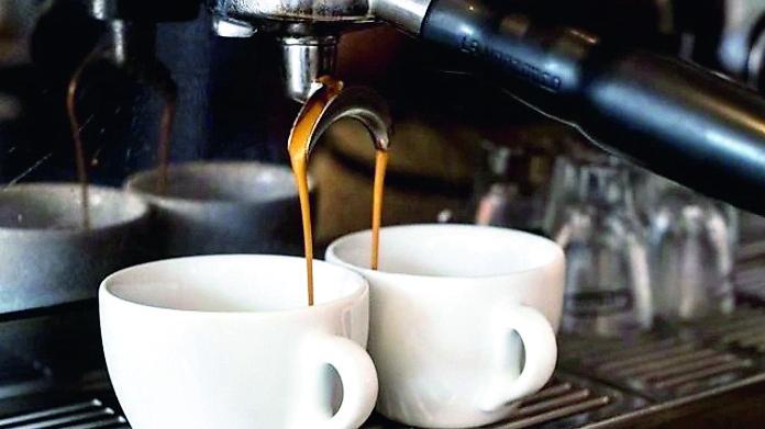 Espresso al bar, prezzi alle stelle: aumenti del 20% in quattro anni