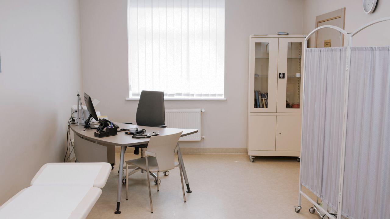 Lo studio di un medico di famiglia (foto di repertorio)