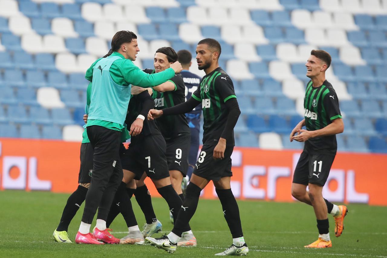 
	La festa del Sassuolo dopo il pari

