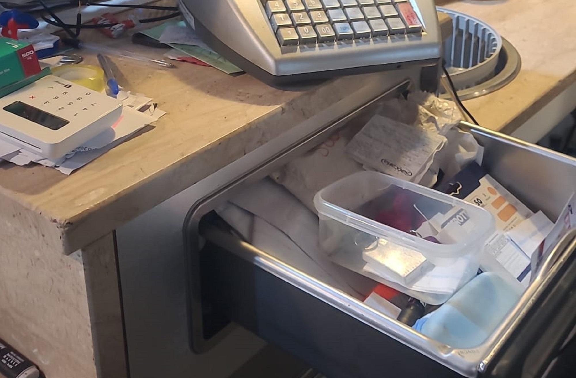 I segni del passaggio dei ladri al Rayan Bar