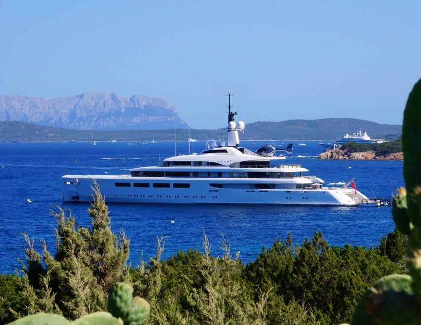 Sardegna regina del turismo di lusso, crescono presenze e giro di affari 