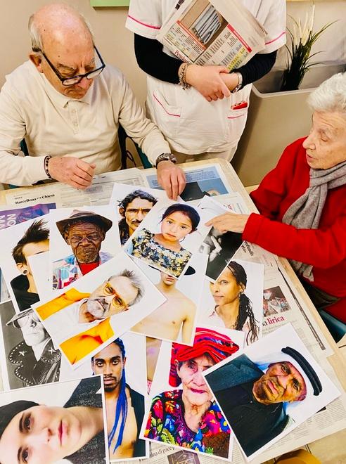 Livorno e i suoi nonni fragili che diventano “A tratti” artisti: l’opera corale