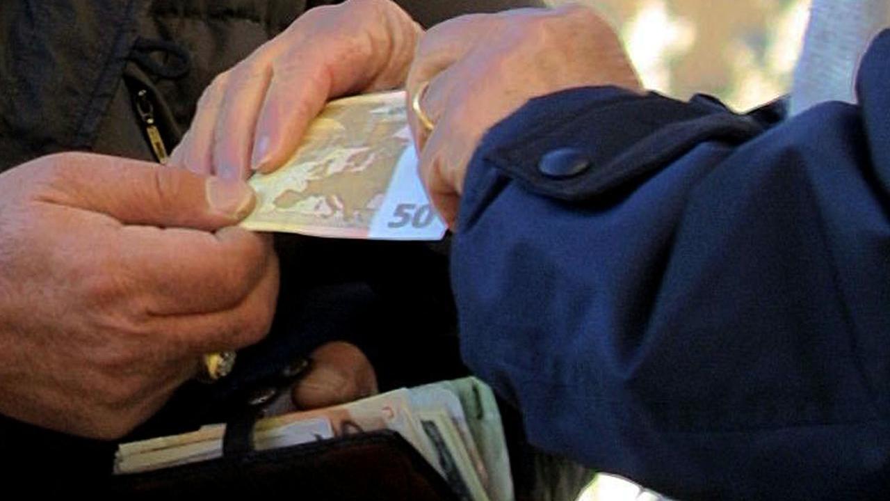 Stipendi degli statali, stop agli aumenti in busta paga