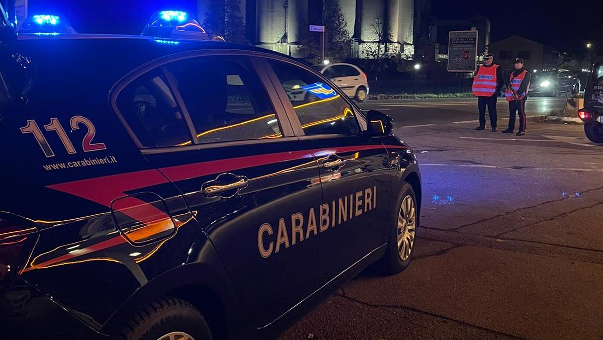 Nascondeva 10 grammi di marijuana nel bracciolo dell’auto: denunciato un 30enne