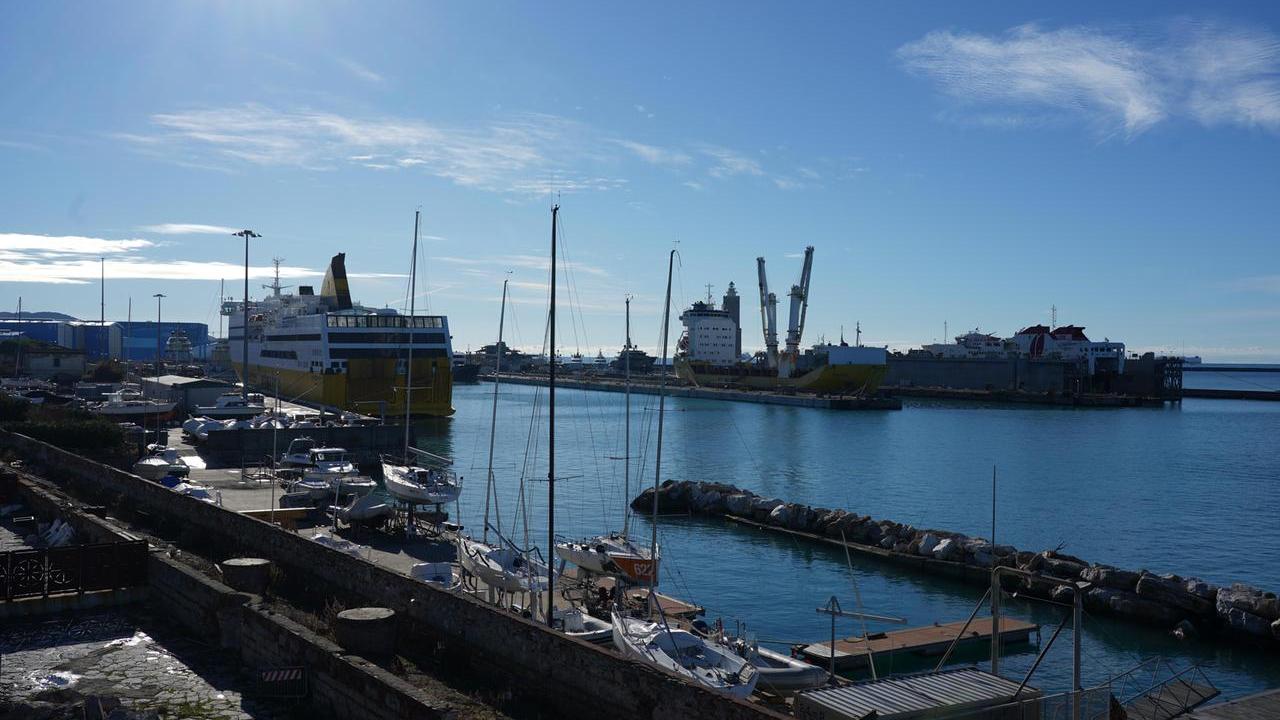 Una veduta del porto di Livorno