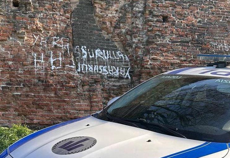 Imbratta le mura di Ferrara, 27enne fermato dalla polizia locale