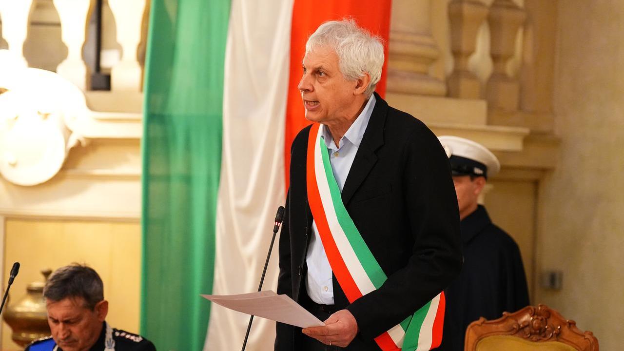 Reggio Emilia, il sindaco Massari si deve operare al tendine d’Achille