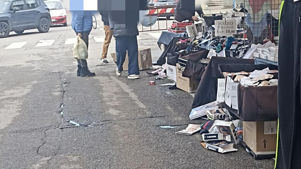 Scandiano, un anziano sbaglia manovra ed entra con l’auto nel mercato