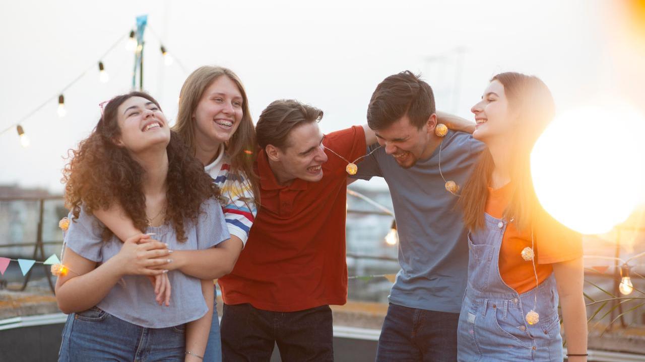 Un gruppo di amici (foto Freepik)