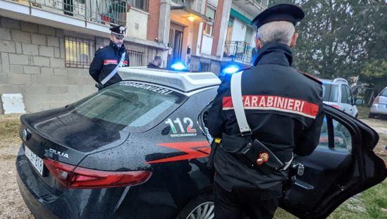 Operatori del 118 presi a bottigliate a Migliarino: arrestato un uomo
