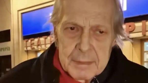 Vittorio Sgarbi irriconoscibile: «Soffro di depressione, passo molto tempo a letto»
