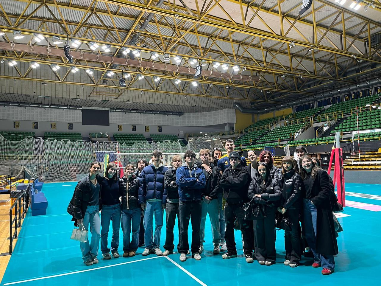 
	Tommaso Rinaldi circondato dagli studenti al PalaPanini

