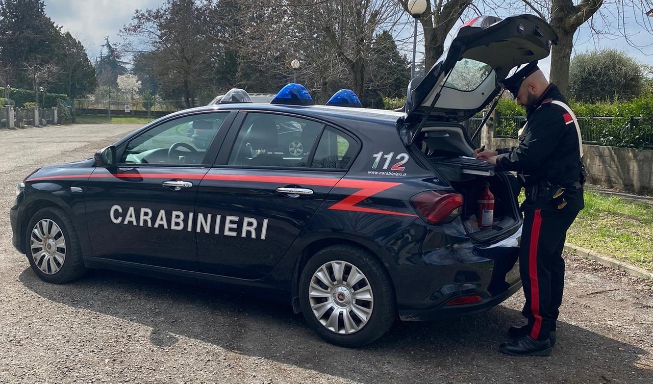 Buttato a terra e rapinato dei soldi da due 16enni: la vittima ha 17 anni