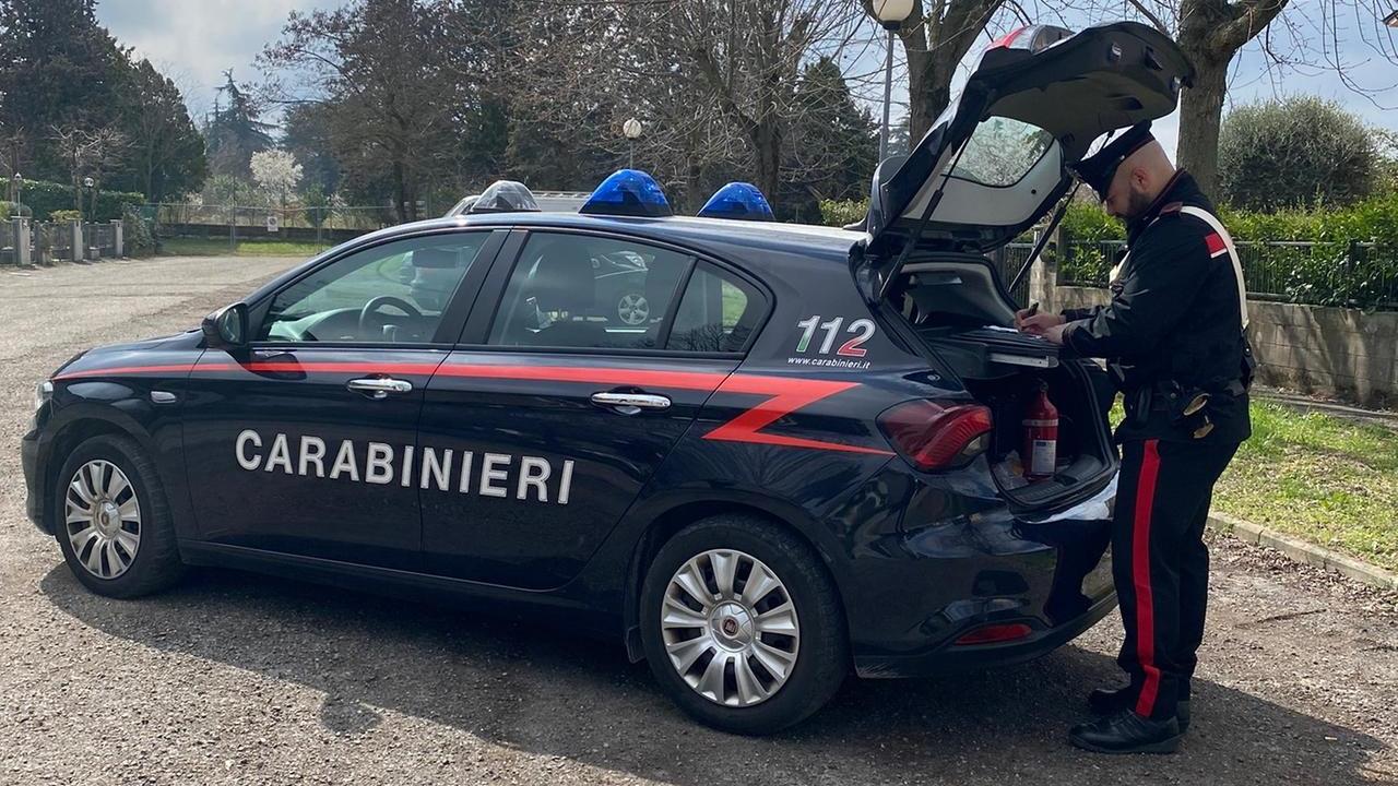 Buttato a terra e rapinato dei soldi da due 16enni: la vittima ha 17 anni