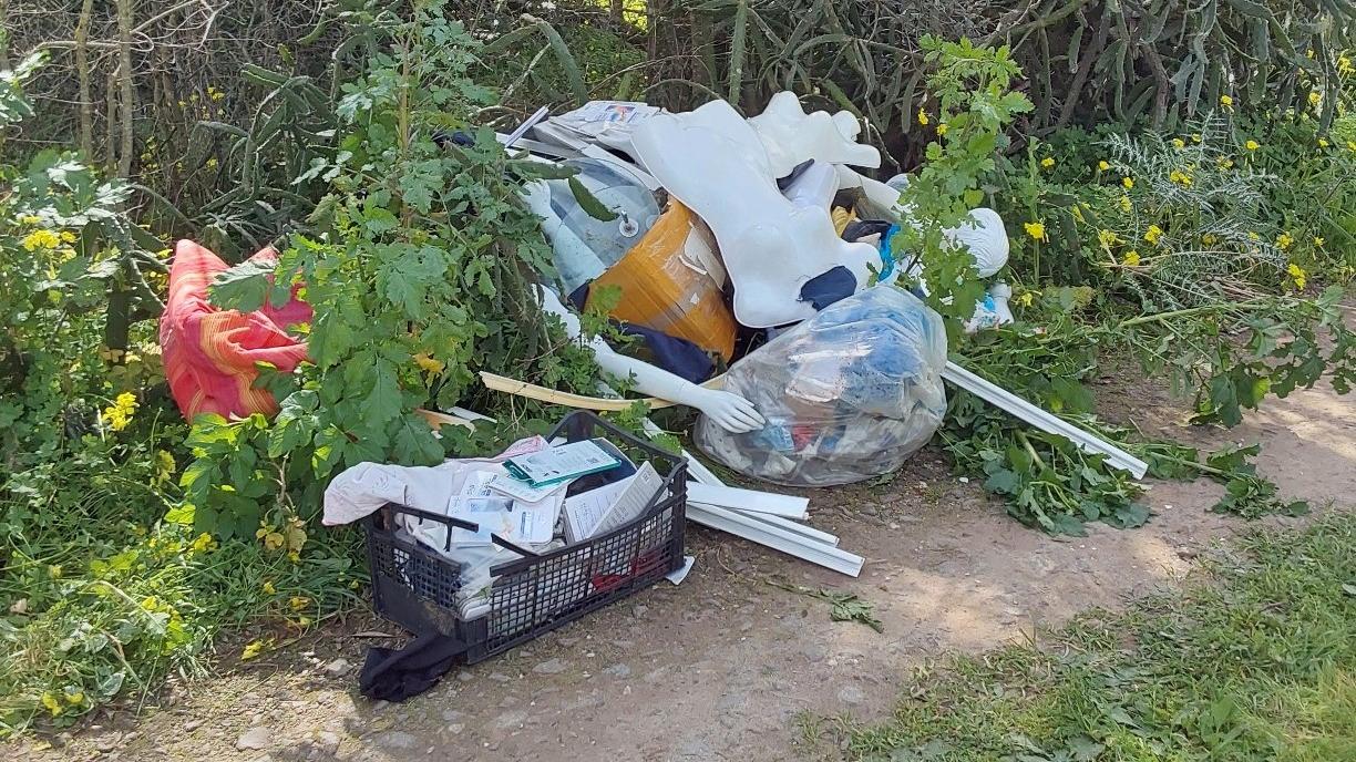 La discarica abusiva scoperta nelle campagne di Oristano