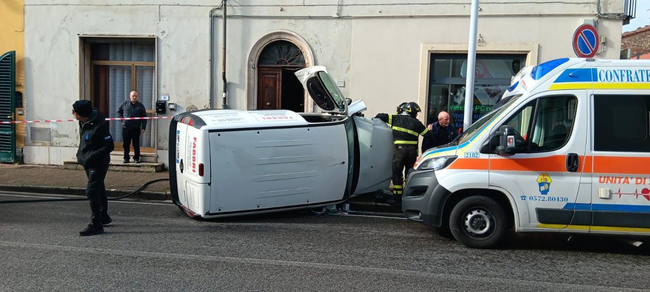 
	Il furgone ribaltato

