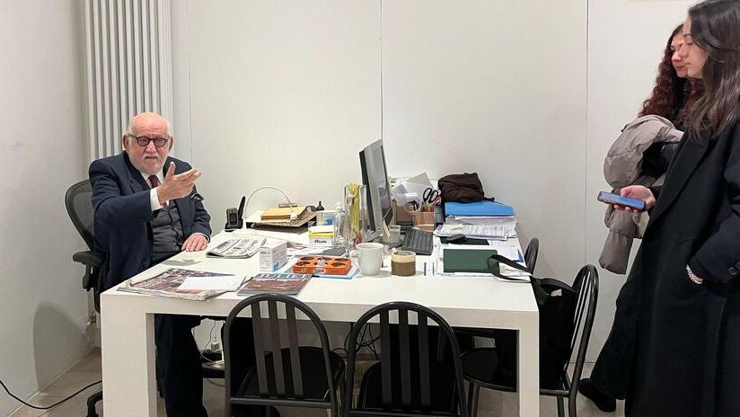 Viaggio nell’arte con Emilio Mazzoli: «Ho girato il mondo e nei mercati ho trovato ispirazione»