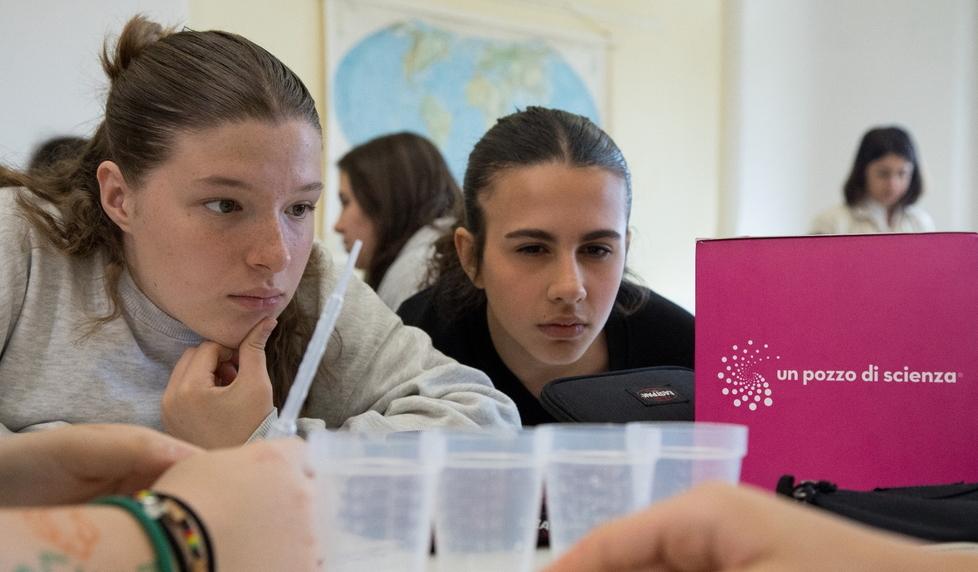 
	"Un pozzo di scienza", con Hera esperti e studenti a tu per tu: alla scoperta della carne coltivata
