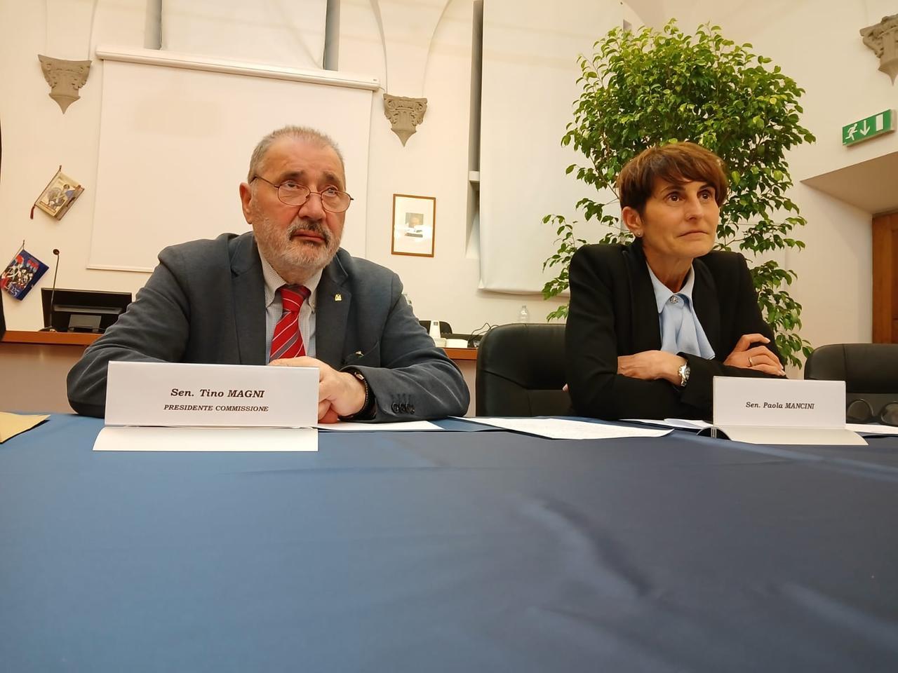 
	Il senatore Tino Magni (Sinistra italiana) e la senatrice Paola Mancini (FdI) in Prefettura

