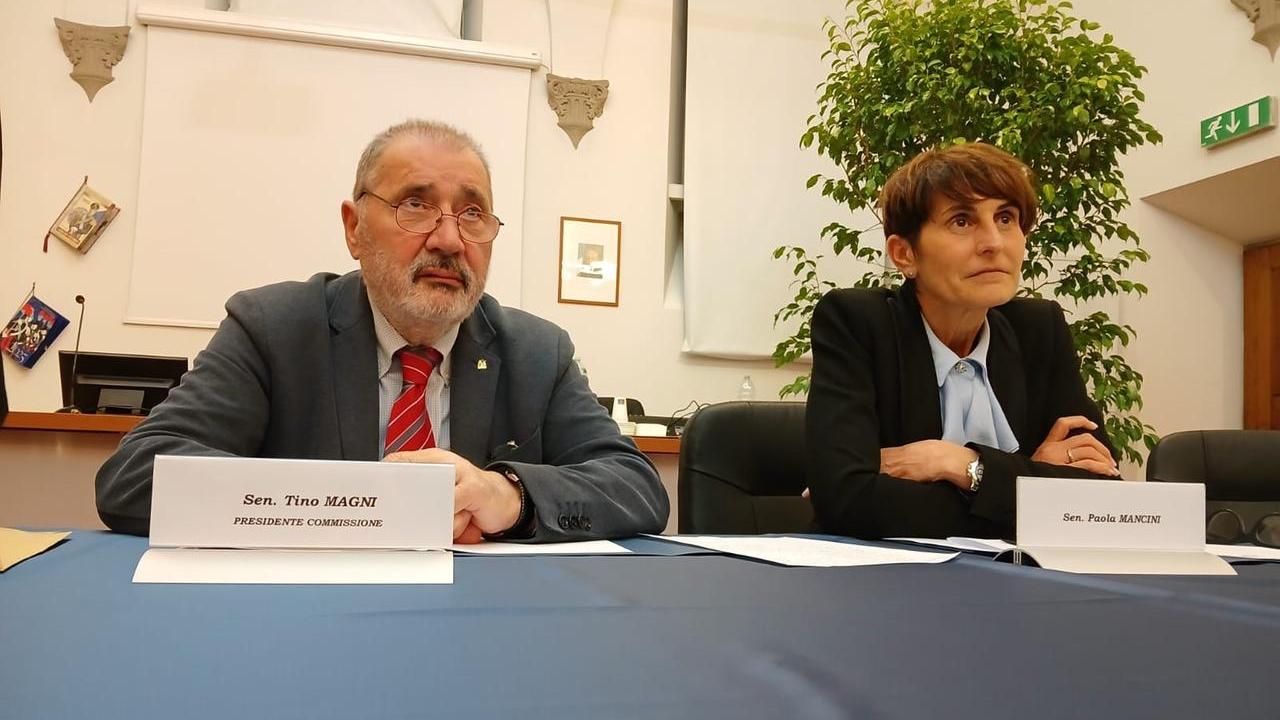 Il senatore Tino Magni (Sinistra italiana) e la senatrice Paola Mancini (FdI) in Prefettura