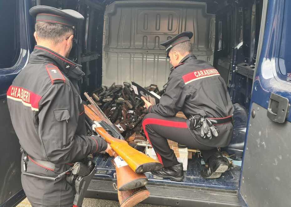 Lucca, confiscate e distrutte 320 armi da sparo