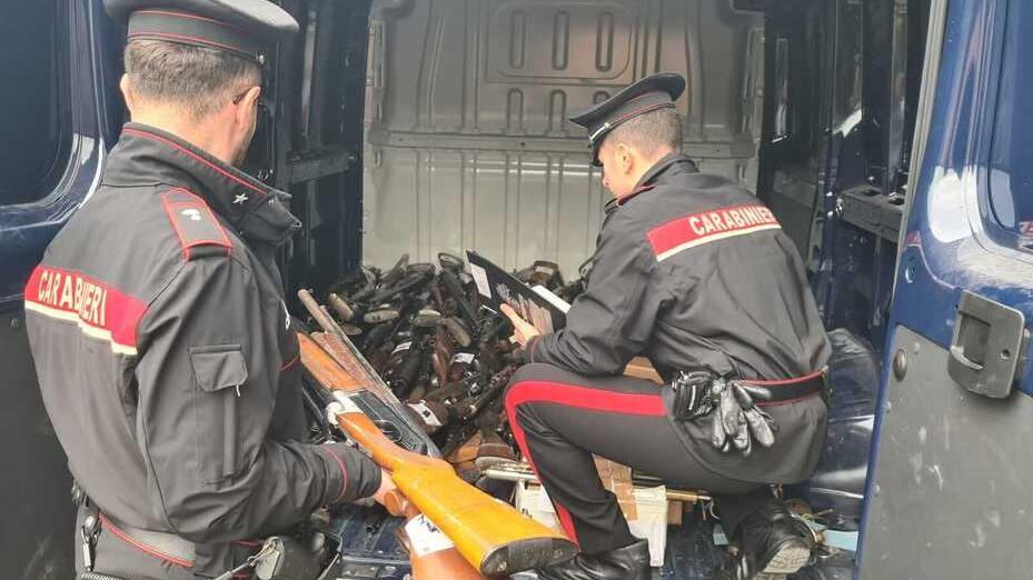 Lucca, confiscate e distrutte 320 armi da sparo