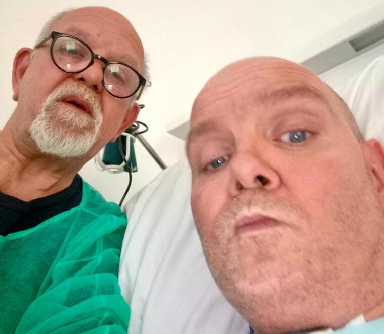 
	Andrea Franceschini con il padre Enio in ospedale

