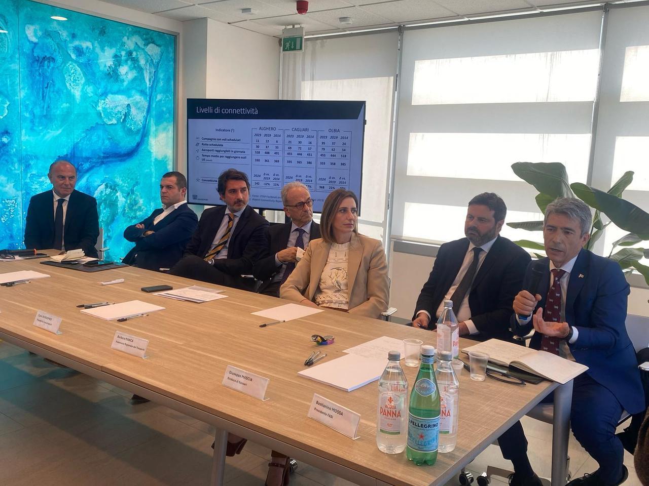 
	Un momento del dibattito ad Alghero (Bastianino Mossa &egrave; il primo a destra)

