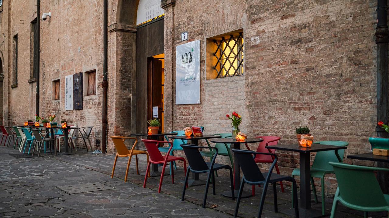 L'esterno del bar Mosaico (@photodaf)