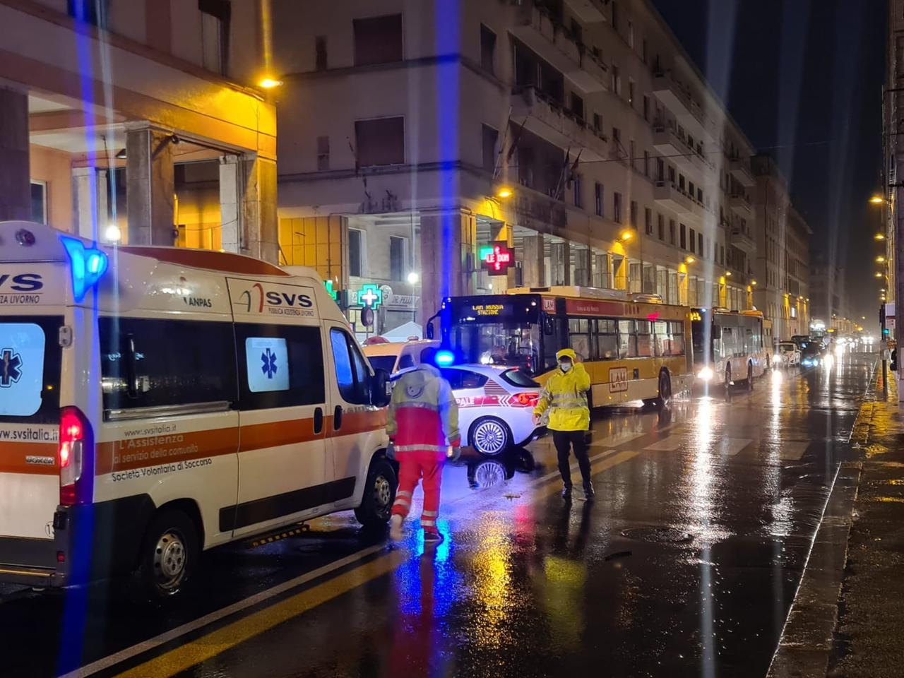 
	Un'ambulanza della Svs in via Grande (foto d'archivio)

