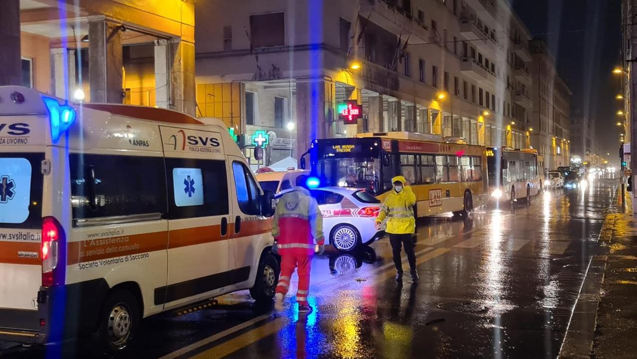 Un'ambulanza della Svs in via Grande (foto d'archivio)