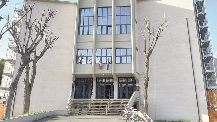 Si vanta di avere commesso una rapina ma non era vero: assolto