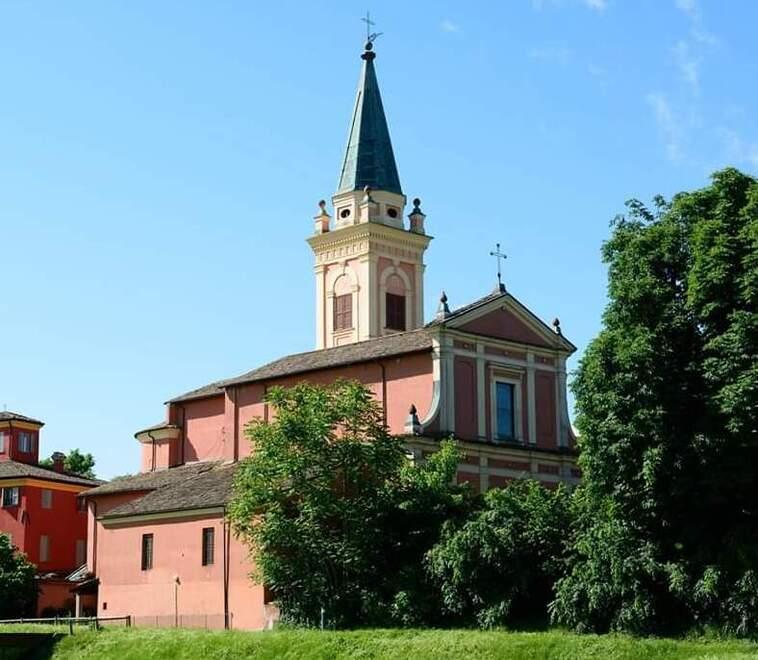 
	La chiesa di Montale e il suo campanile

