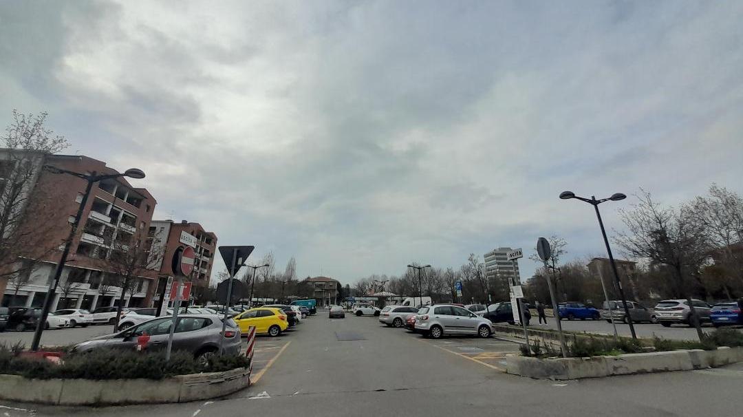 Scippata della borsetta nel parcheggio del Conad. Altri due episodi in città