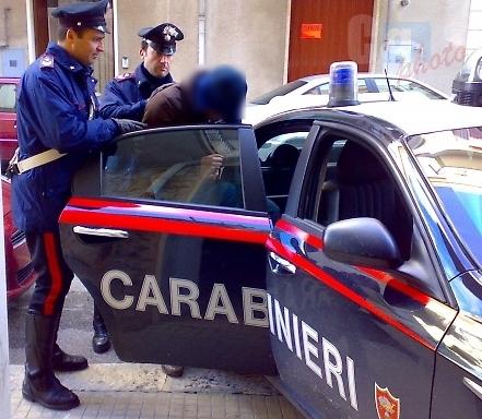 Pistoia, tentata rapina al supermercato: intera famiglia finisce in caserma