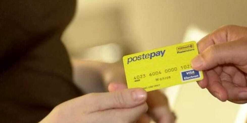 
	I pagamenti dell'estorsione avvenivano attraverso ricariche di PostePay

