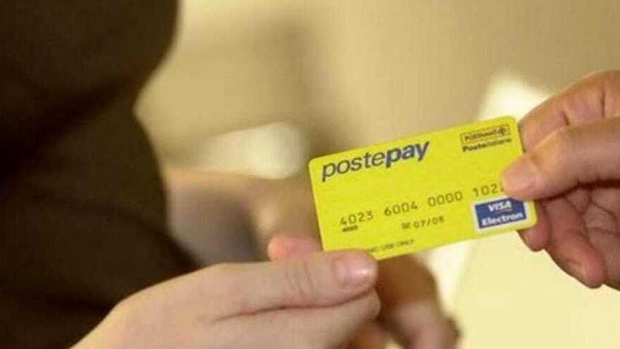 I pagamenti dell'estorsione avvenivano attraverso ricariche di PostePay