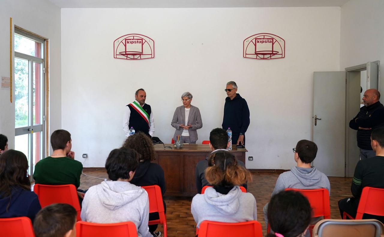 
	Andrea Bocelli a scuola (foto Stick)

