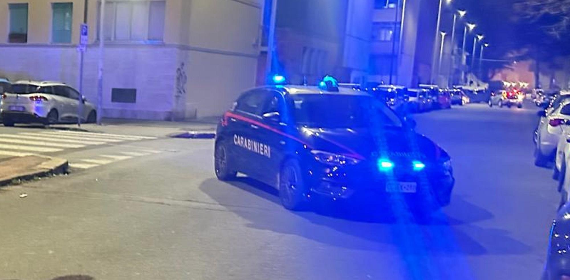 Una pattuglia dei carabinieri (foto d'archivio)