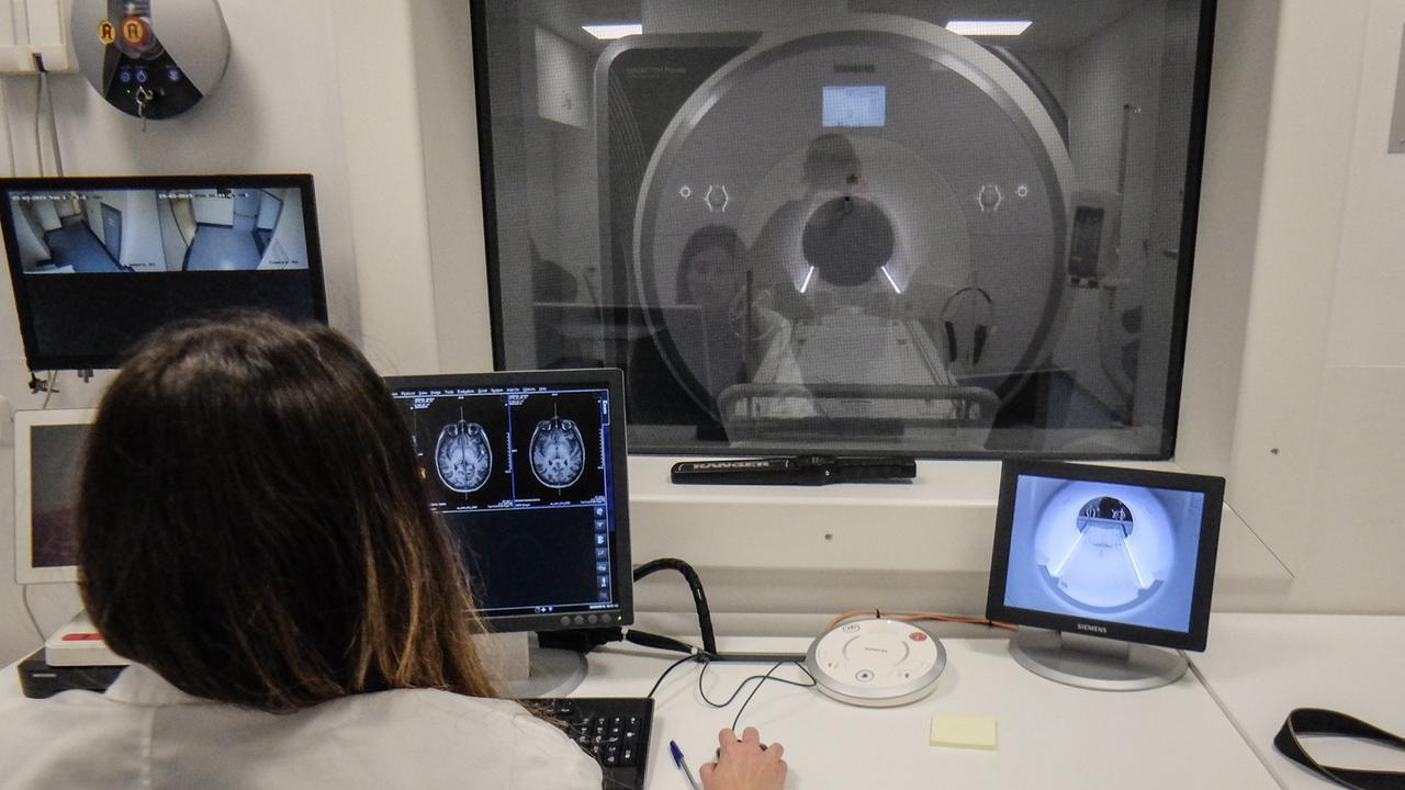 Da Sassari a Cagliari per una risonanza. Quando? Tra un anno