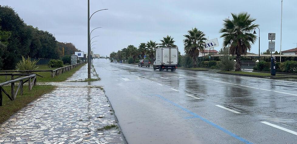 Tirreno-Adriatico, i telecronisti tv bocciano le strade di Pietrasanta: cosa hanno detto