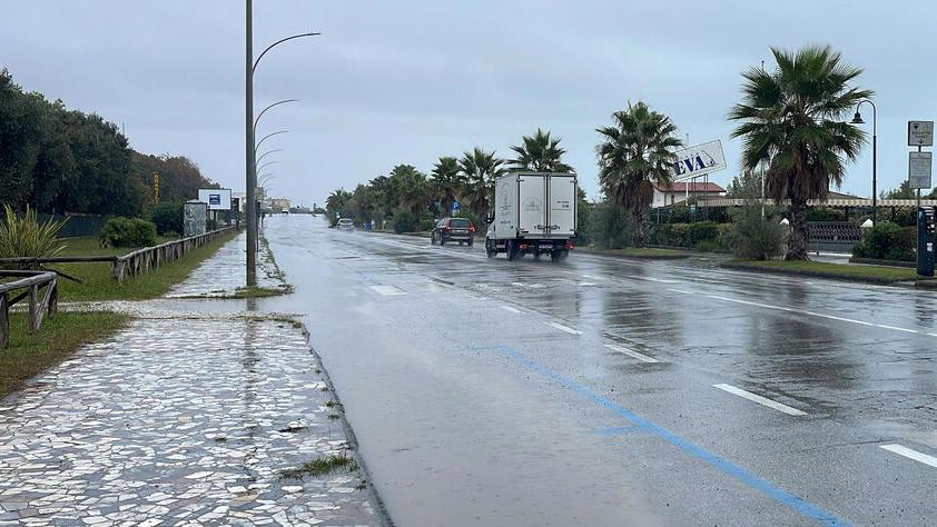 Tirreno-Adriatico, i telecronisti tv bocciano le strade di Pietrasanta: cosa hanno detto