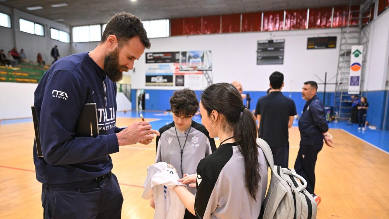 Gigi Datome ai giovani cestisti sardi: “Ispiratevi a Marco Spissu” – VIDEO