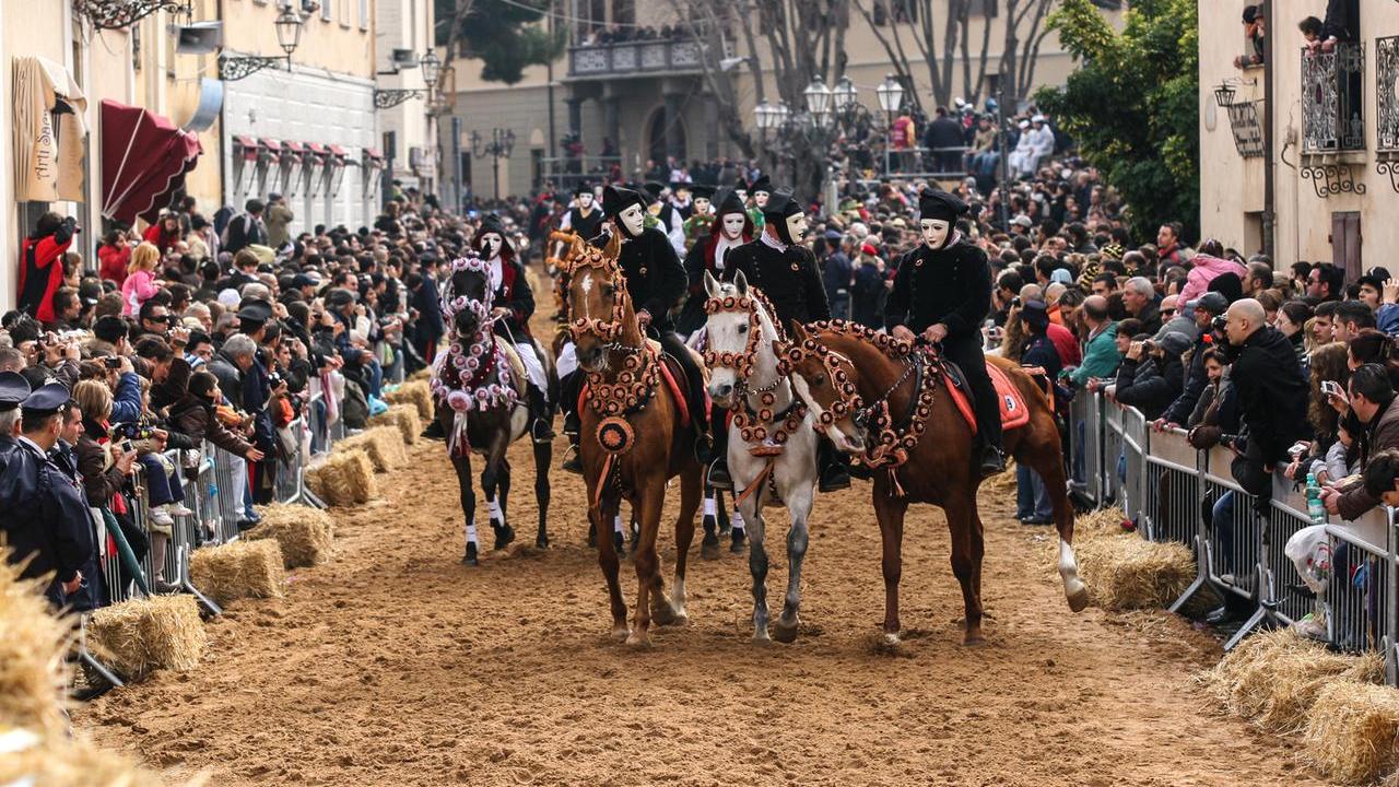 Cavalieri e pubblico alla Sartiglia