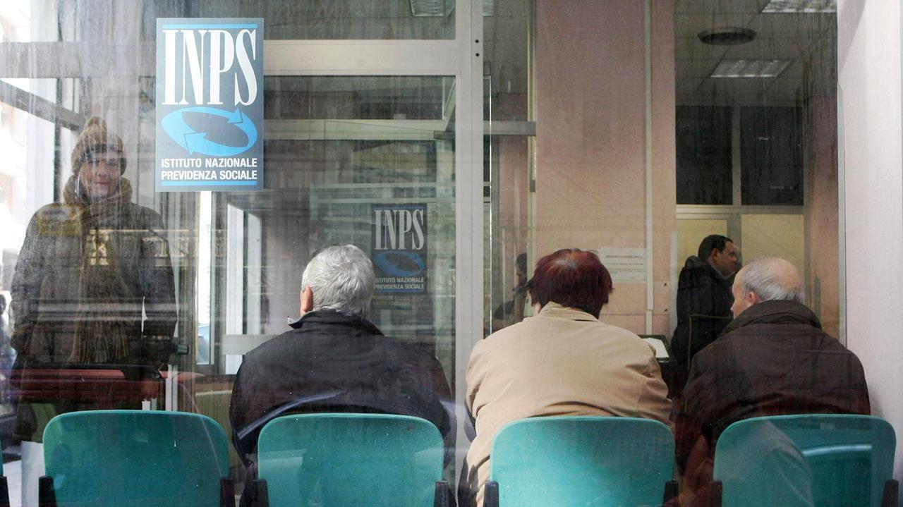 «Mio marito è morto da sei mesi, ma l’Inps non mi dà la reversibilità»