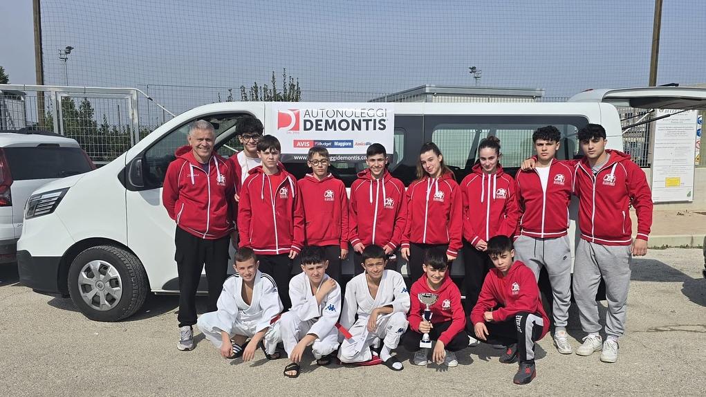 La squadra del centro sportivo Guido Sieni di Sassari che ha partecipato alla trasferta di Pescara