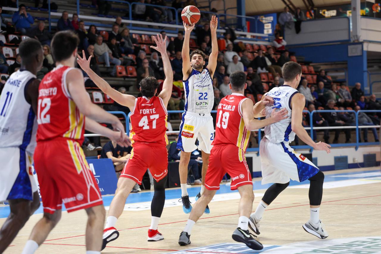 L’Adamant domina la partita e travolge Milano