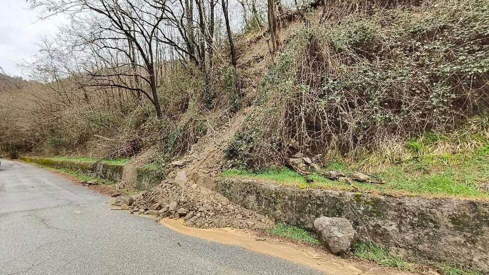 Via della Val di Torbola interessata dalla frana tra Stiappa e Pontito